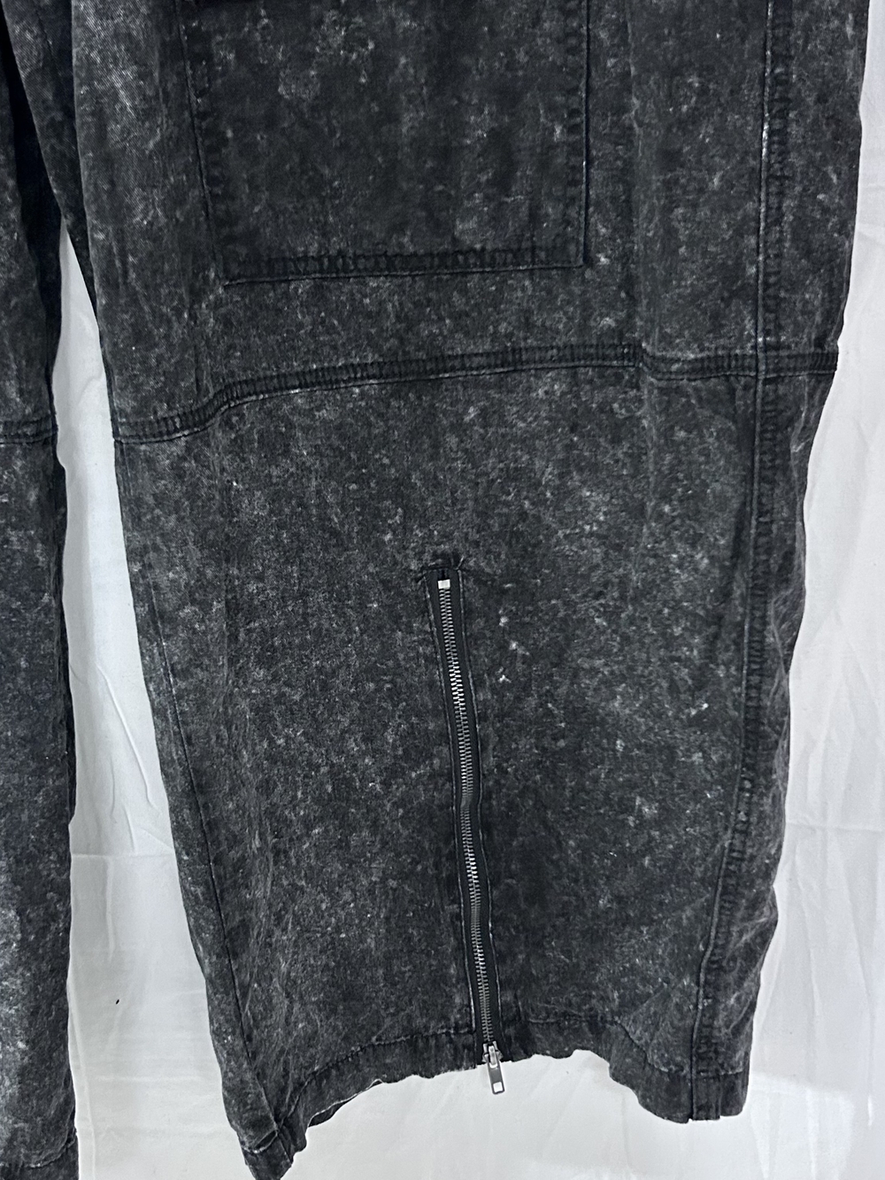Hot Topic Women's size 18 Black Cargo Utility Pants with Zipper Ankles - Picture 3 of 16